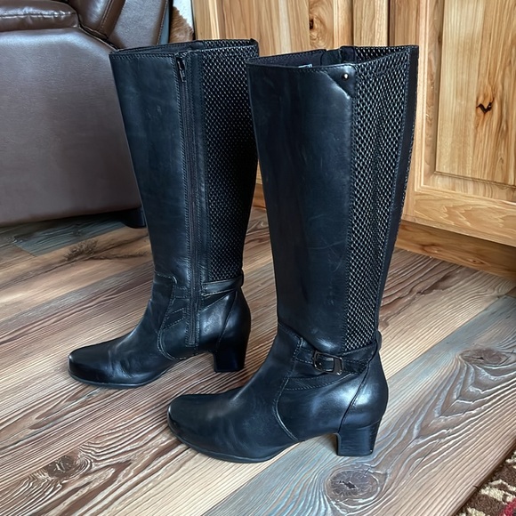 Clarks Size 7.5 M boots waterproof heel Black Leather  Women’s NICE - Picture 4 of 11